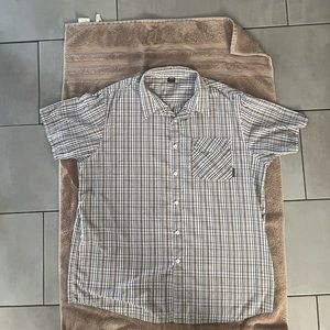 This Oakley flannel shirt is perfect for a casual yet stylish and casual………………….